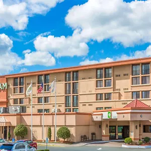 3* Hotel Wyndham Garden Airport