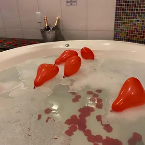  Motel para Casais Refugius Brasil